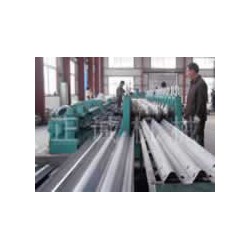 質(zhì)量好的三波護(hù)欄板機(jī)組哪里買，南通護(hù)欄板機(jī)