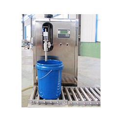 供應(yīng)性價比高的油類灌裝機_潤滑油灌裝機