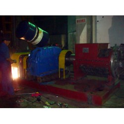?？谀睦镉泄?yīng)專(zhuān)業(yè)的膠包攪碎機(jī)，價(jià)位合理的膠包攪碎機(jī)