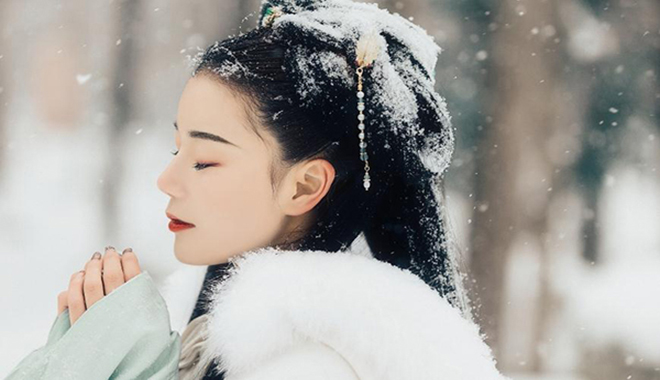 ?；ㄗ兩頋h服美人玩穿越