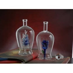 高硼硅玻璃工藝酒瓶?jī)?nèi)置花型白酒瓶廠(chǎng)家